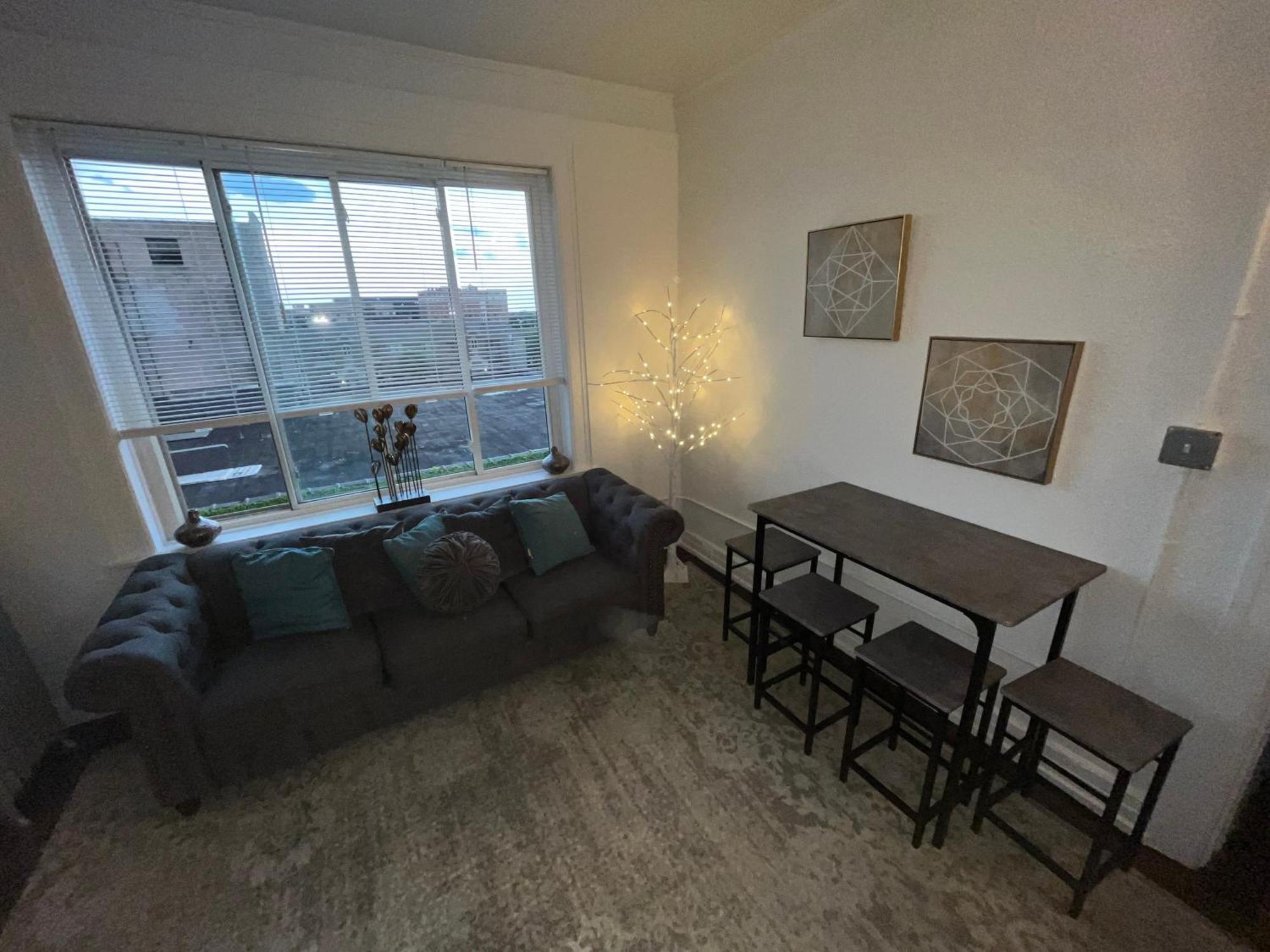 2 Bedroom Stylist Apartment Detroit Exteriör bild